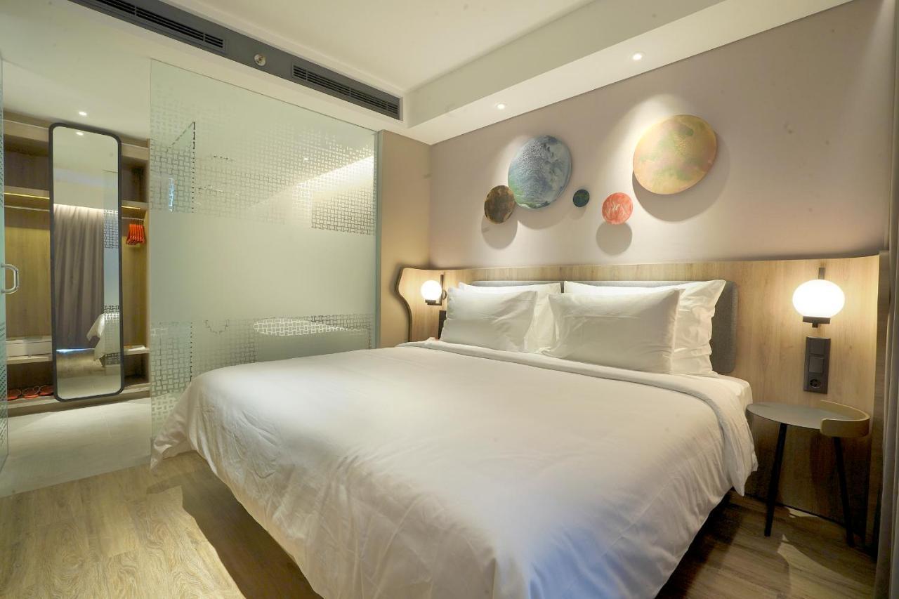 Harris Suites Puri Mansion Jakarta Exterior photo