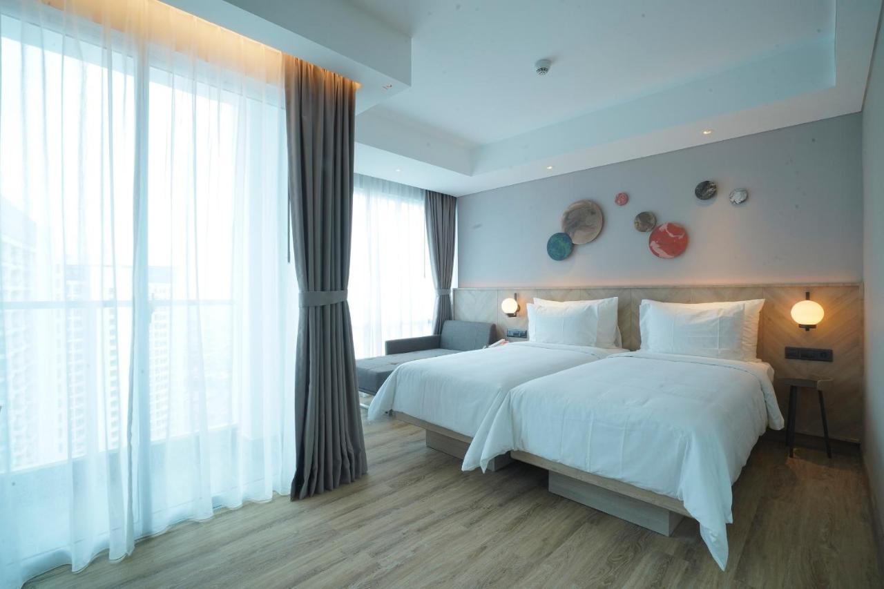 Harris Suites Puri Mansion Jakarta Exterior photo