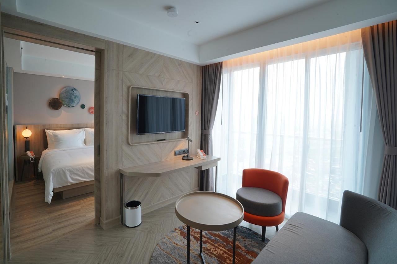 Harris Suites Puri Mansion Jakarta Exterior photo