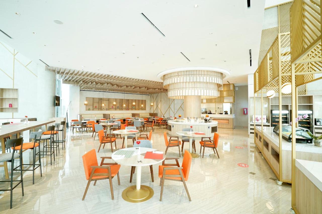 Harris Suites Puri Mansion Jakarta Exterior photo
