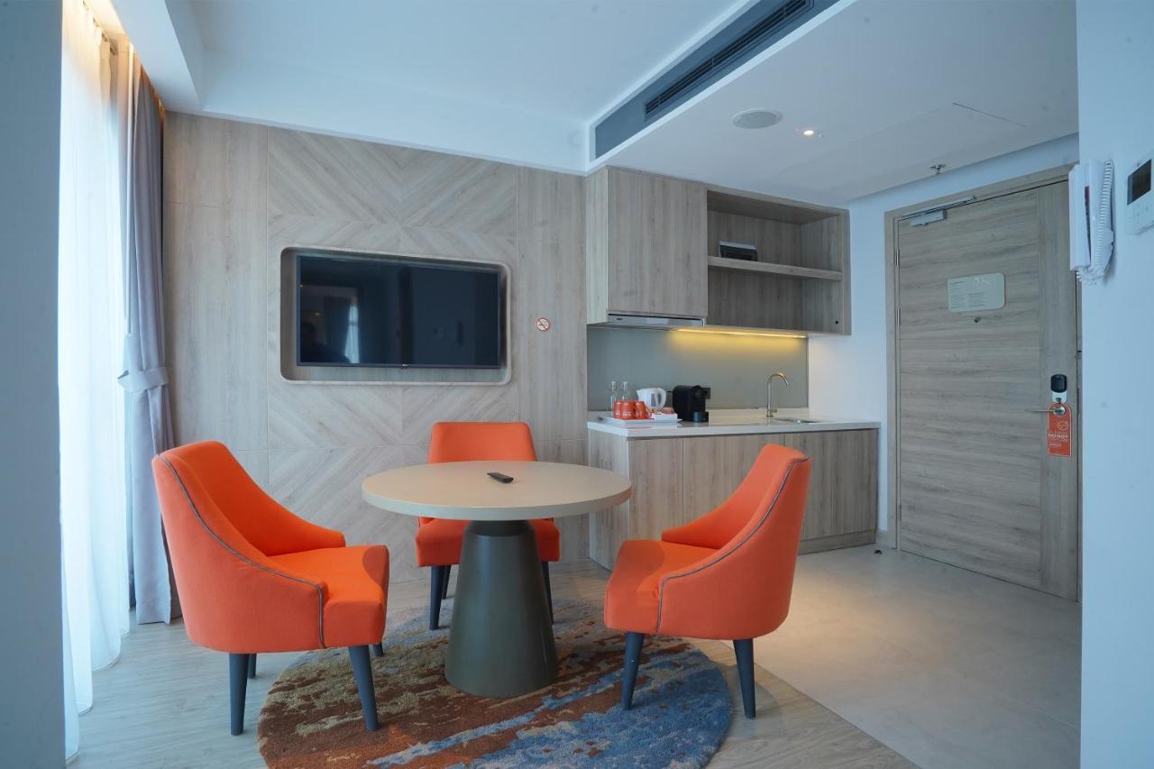 Harris Suites Puri Mansion Jakarta Exterior photo