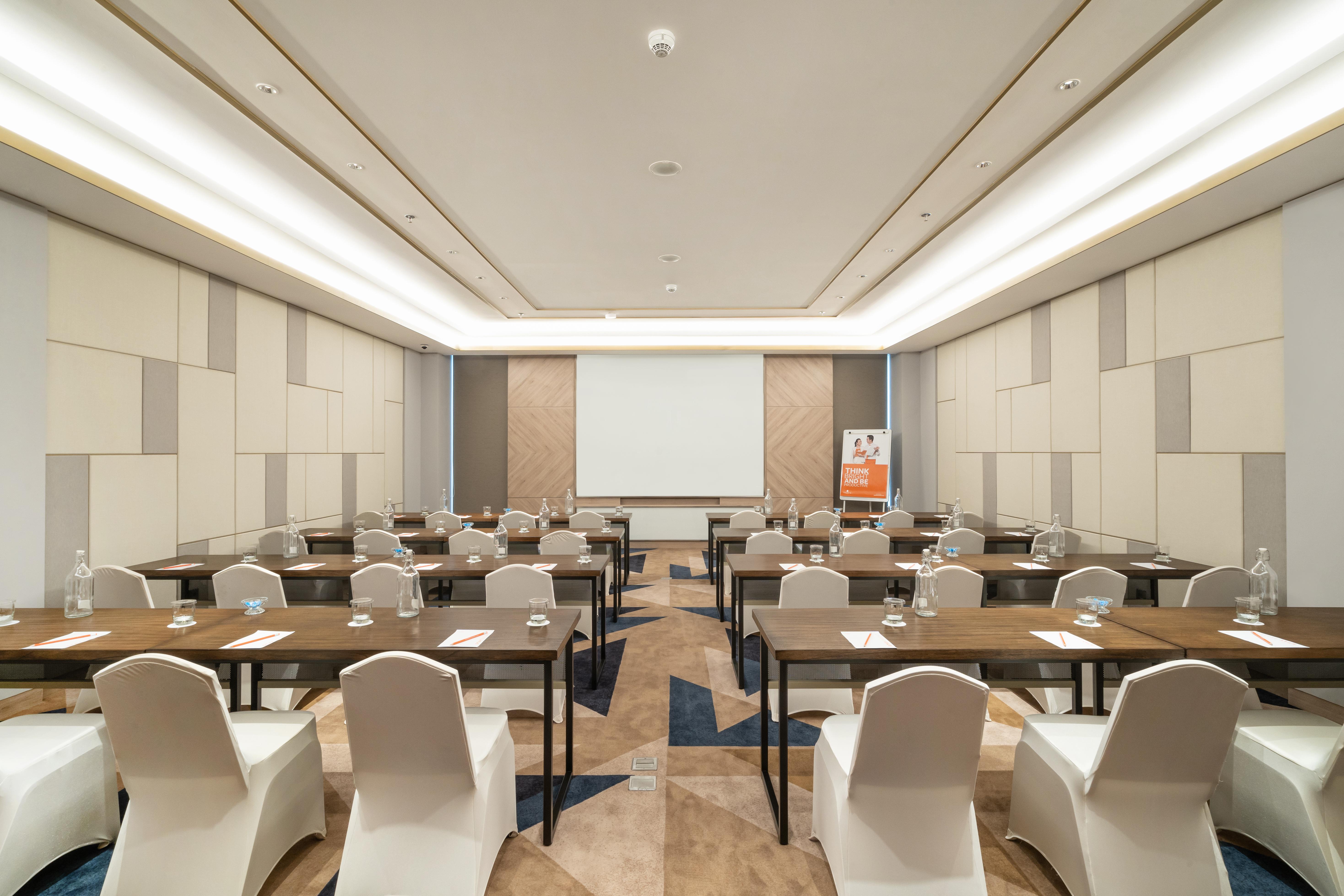 Harris Suites Puri Mansion Jakarta Exterior photo