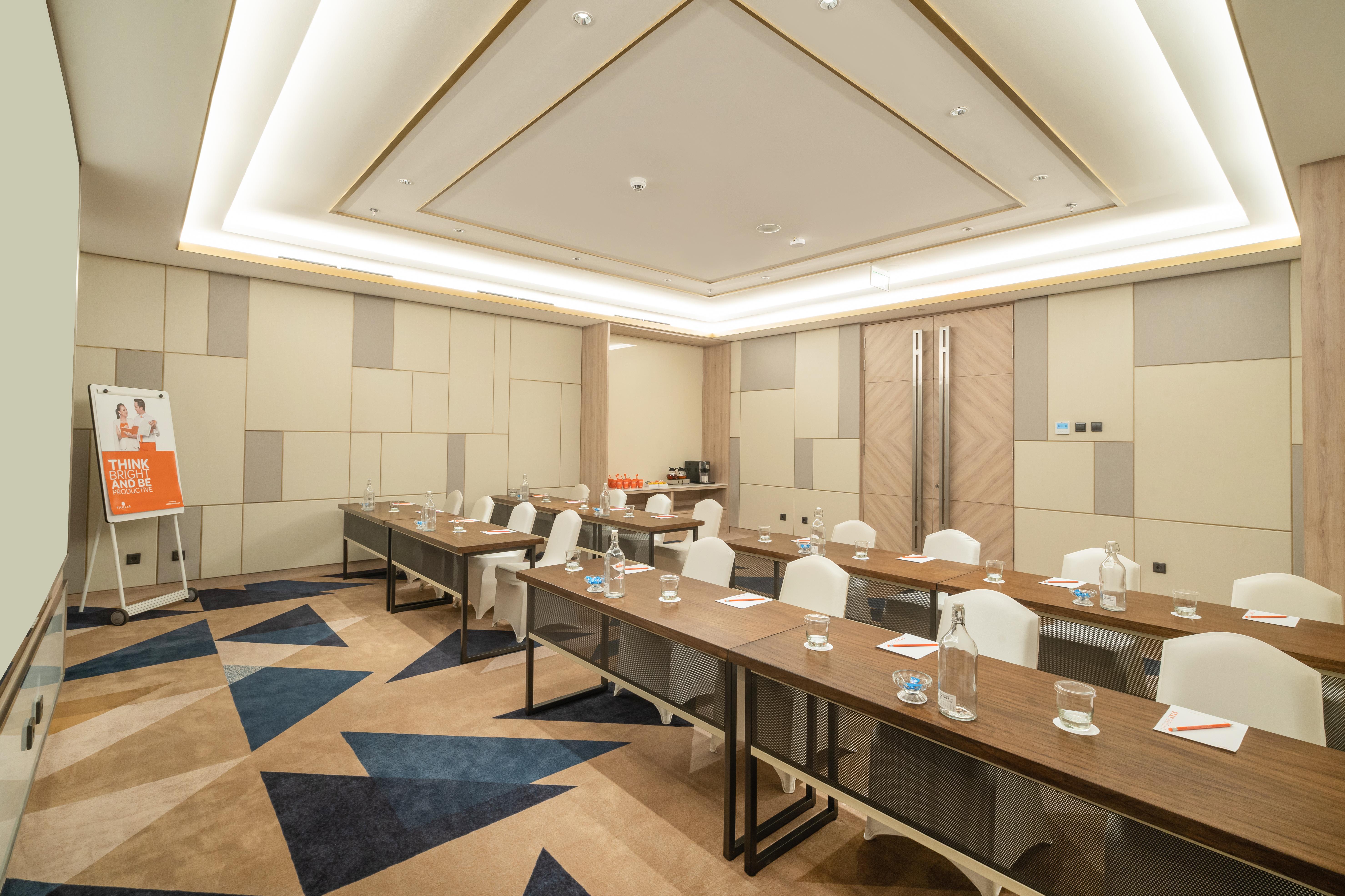 Harris Suites Puri Mansion Jakarta Exterior photo