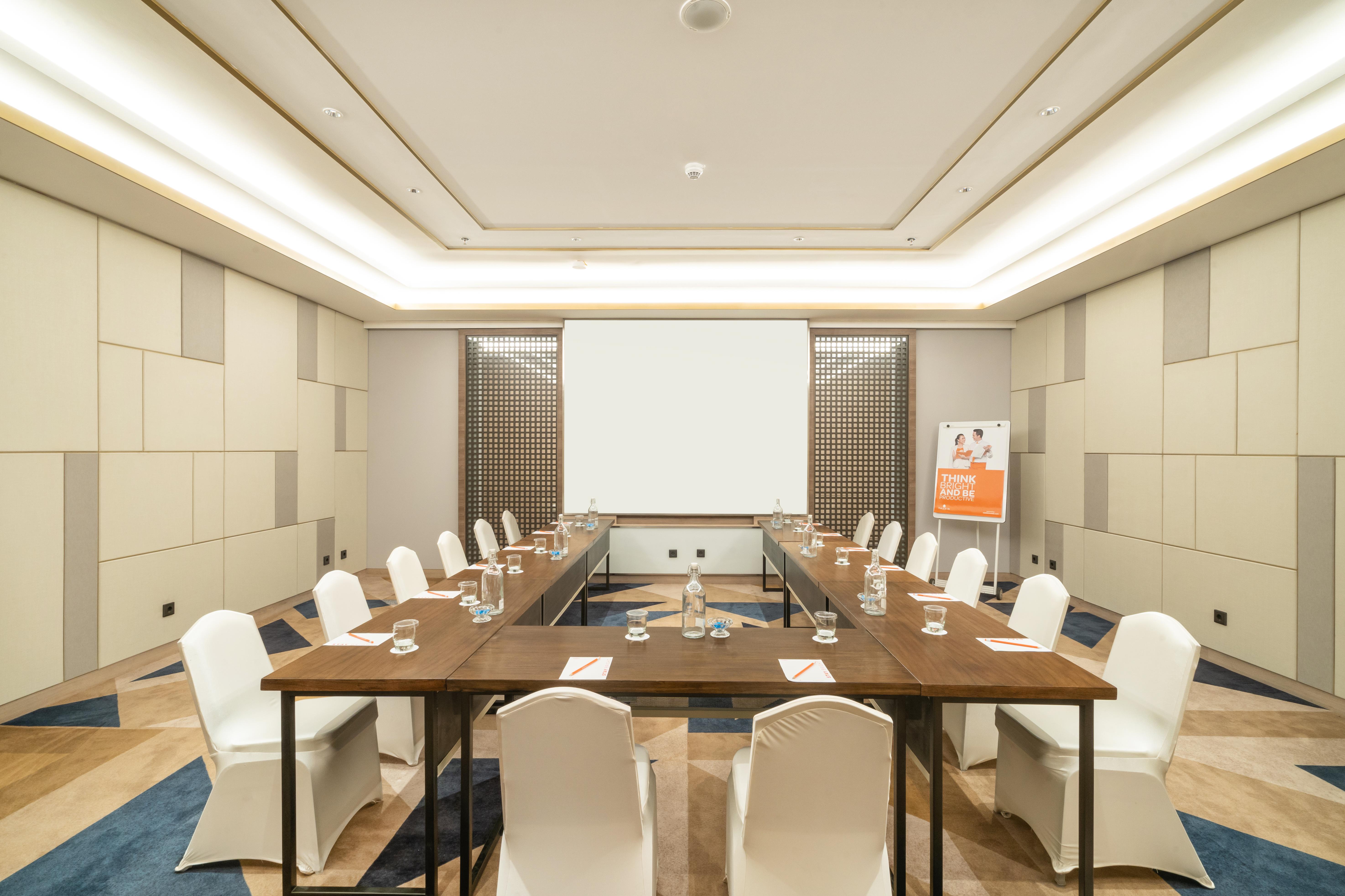 Harris Suites Puri Mansion Jakarta Exterior photo