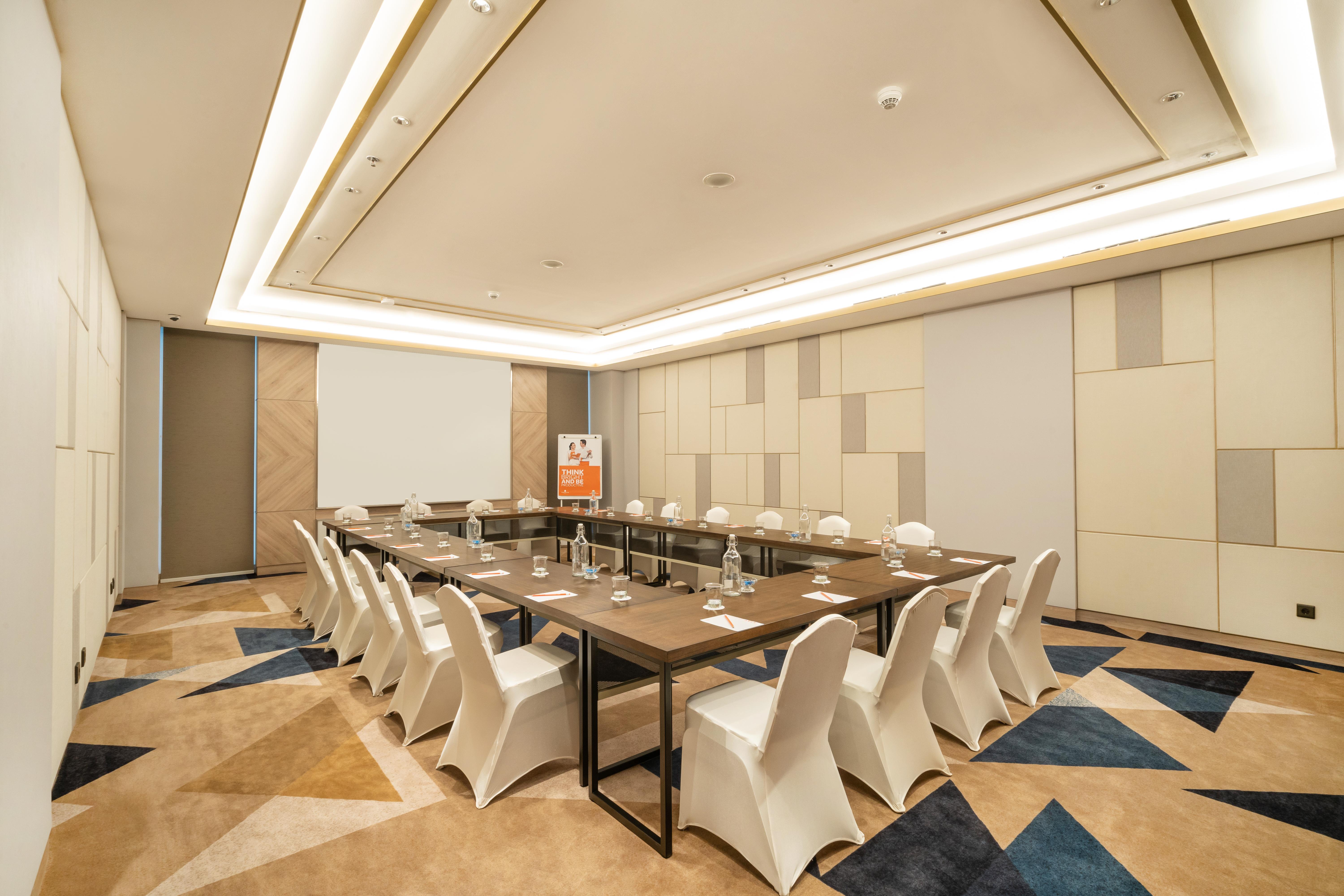 Harris Suites Puri Mansion Jakarta Exterior photo