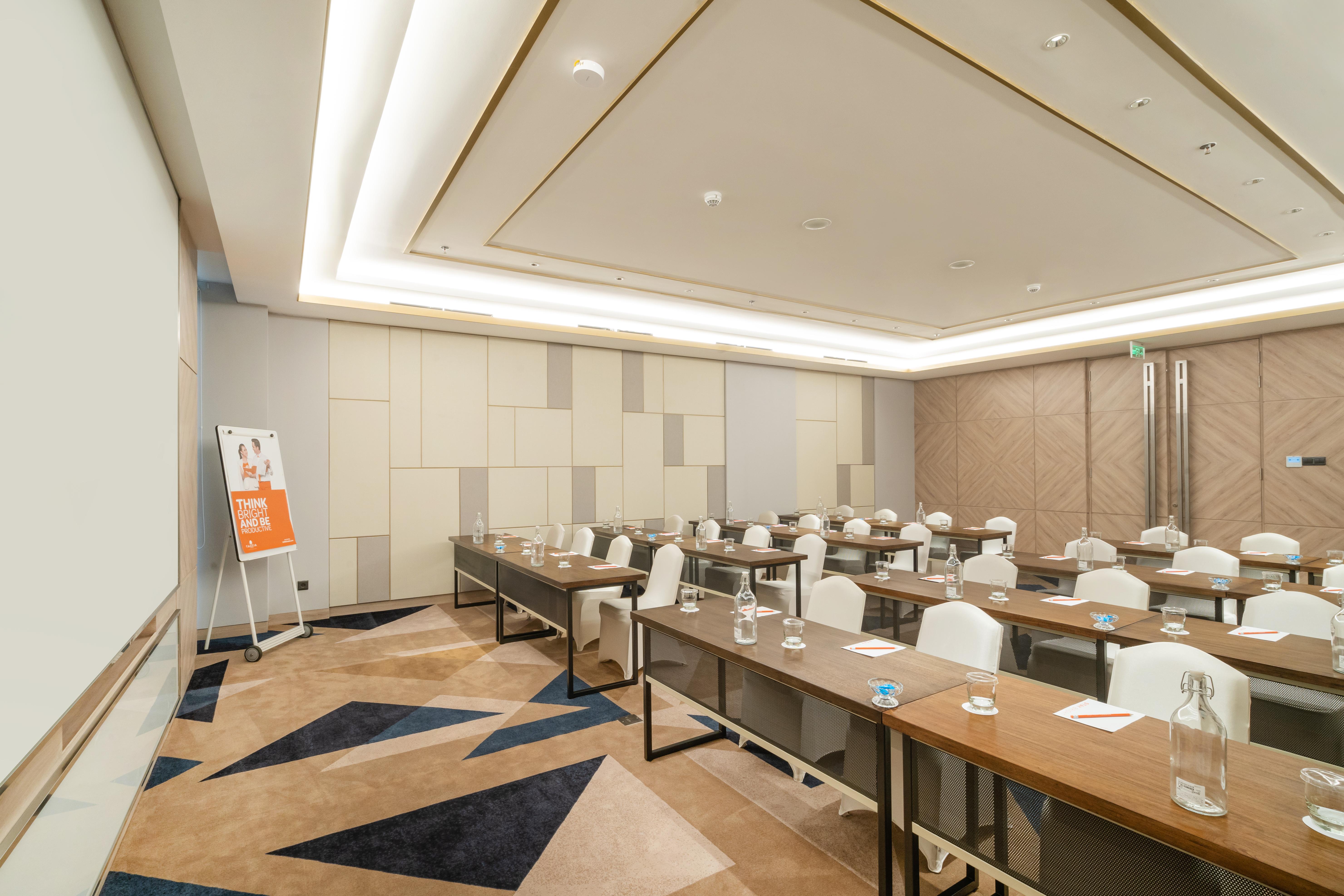 Harris Suites Puri Mansion Jakarta Exterior photo