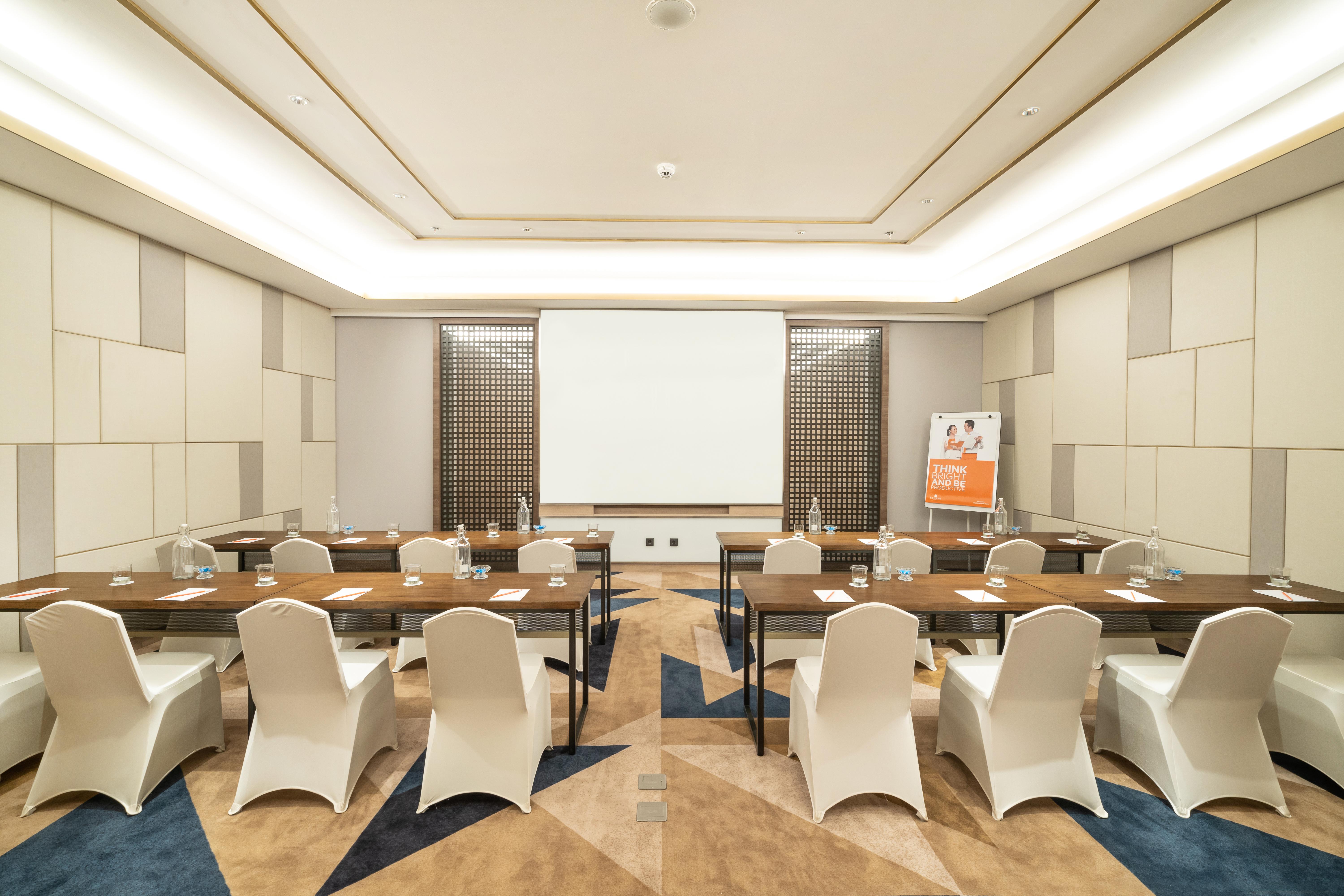 Harris Suites Puri Mansion Jakarta Exterior photo