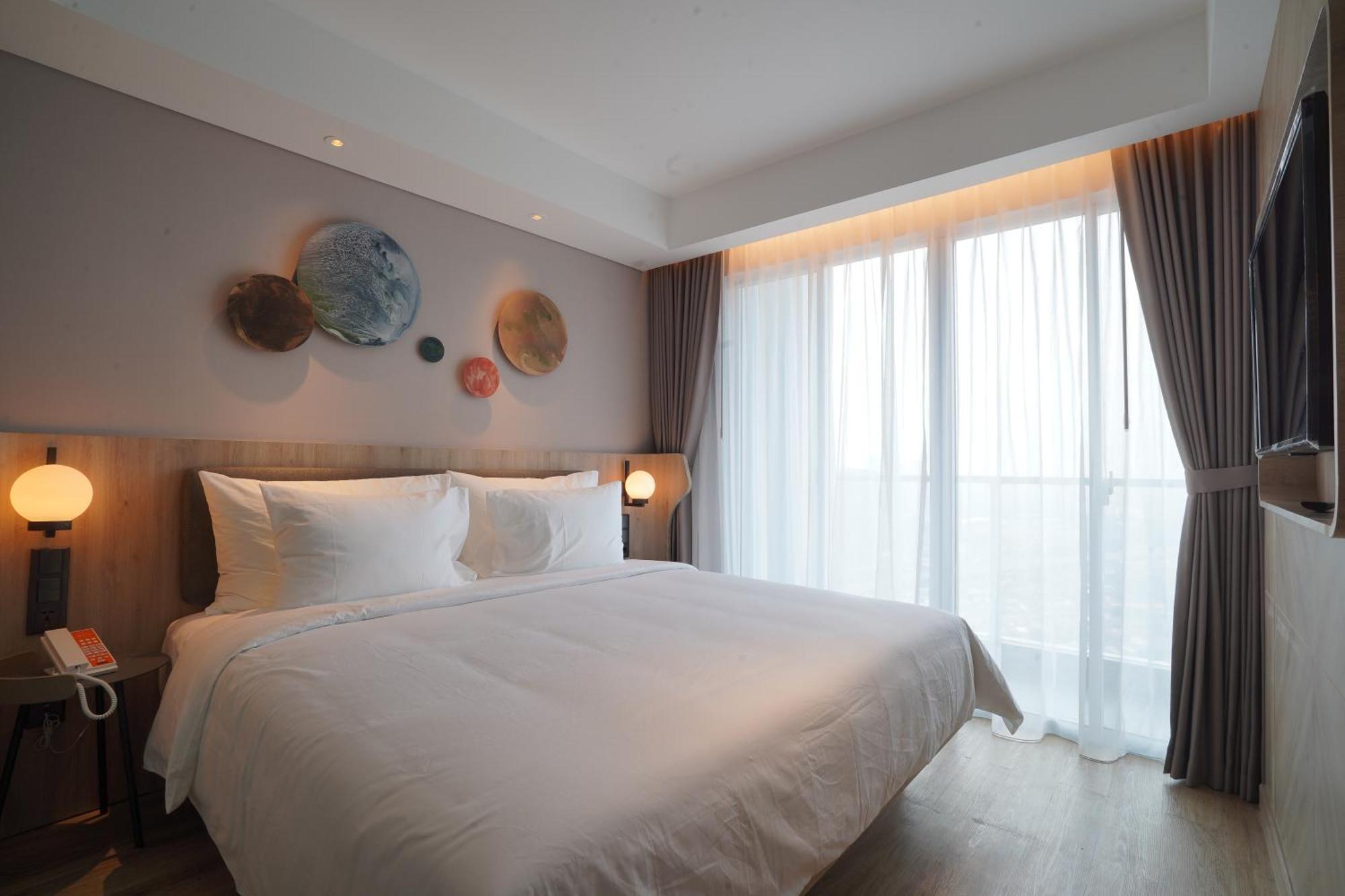 Harris Suites Puri Mansion Jakarta Exterior photo